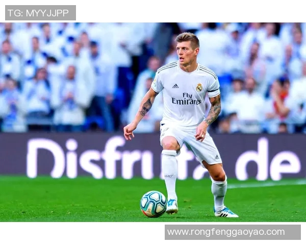 克罗斯的足球之路:从天才少年到世界级中场的传奇历程