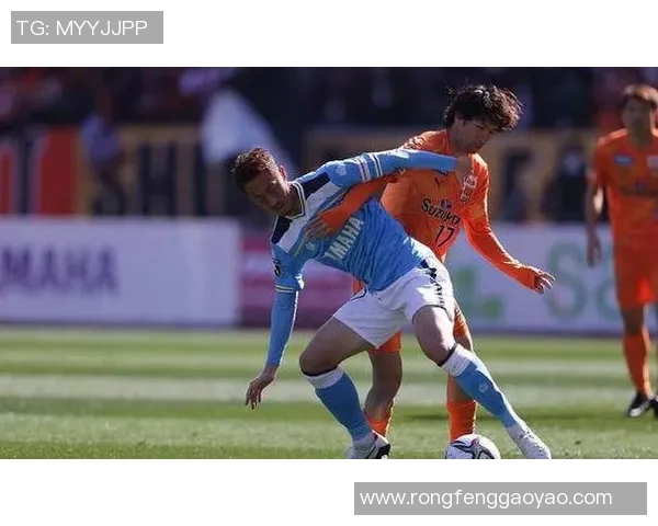 鹿儿岛联队与冈山绿雉的激烈对决展现足球魅力与团队精神